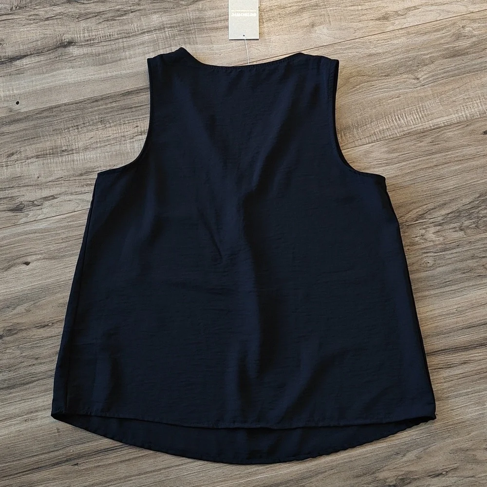 NWT Black sleeveless blouse - Picture 5 of 5